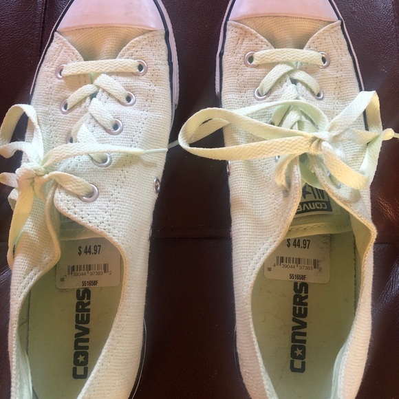 Converse chuck Taylor’s. Light green. SZ 9 (women) never worn. Tags attached - Picture 3 of 8